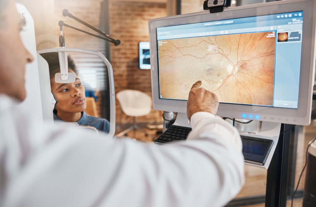 An eye doctor discusses a patient's fundus photography image.